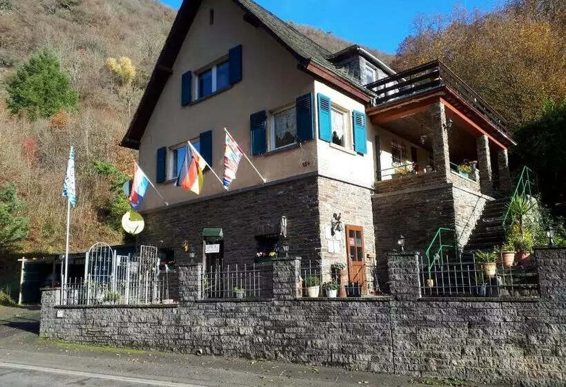 Aamiaismajoitus (B&B) Haus Am Dekernbach