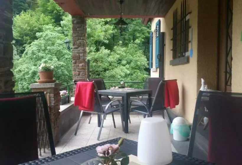 Aamiaismajoitus (B&B) Haus Am Dekernbach