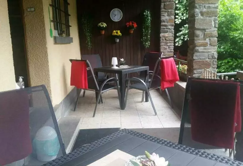 Aamiaismajoitus (B&B) Haus Am Dekernbach