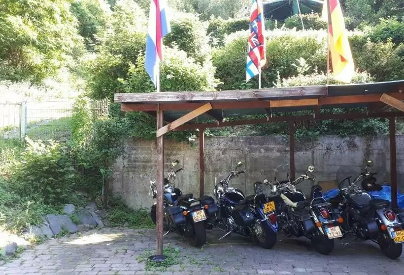 Aamiaismajoitus (B&B) Haus Am Dekernbach