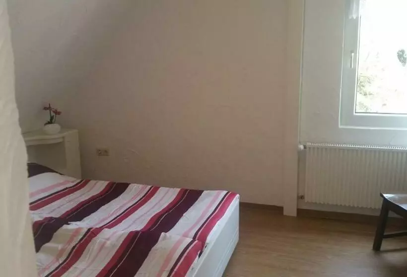 Aamiaismajoitus (B&B) Haus Am Dekernbach