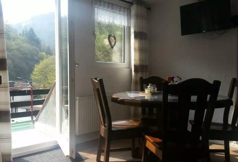 Aamiaismajoitus (B&B) Haus Am Dekernbach