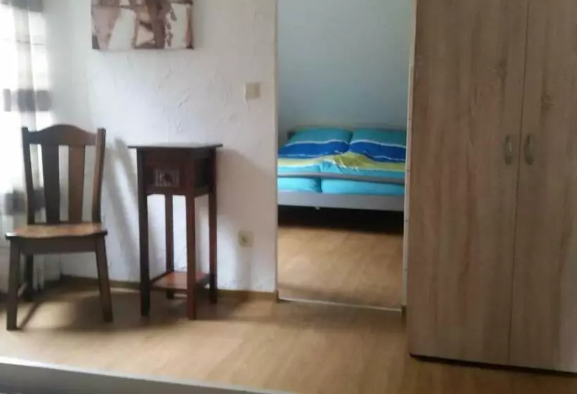 Aamiaismajoitus (B&B) Haus Am Dekernbach