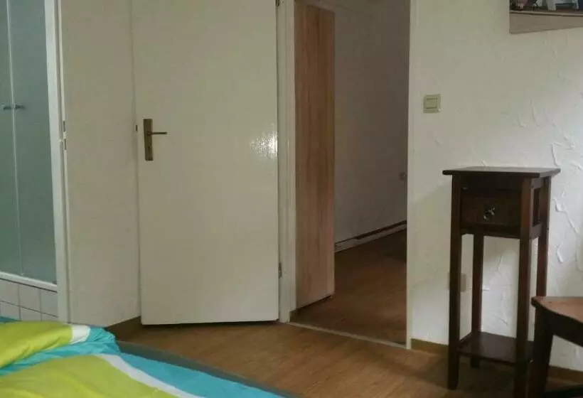 Aamiaismajoitus (B&B) Haus Am Dekernbach