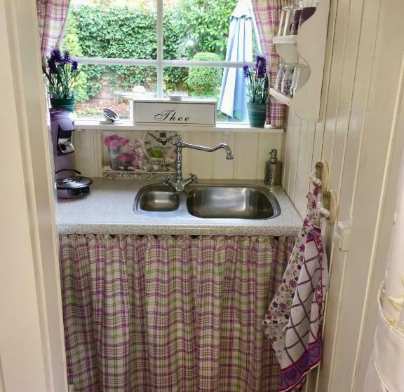 Bed and Breakfast Logies Het Tuinhuisje