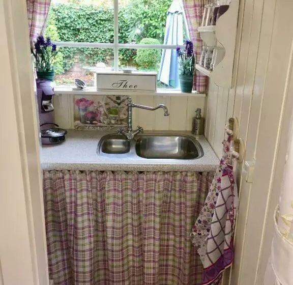 تختخواب و صبحانه Logies Het Tuinhuisje