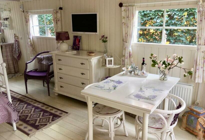 Bed and Breakfast Logies Het Tuinhuisje