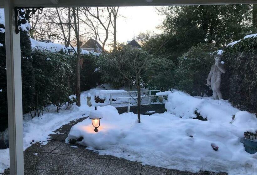 Bed and Breakfast Logies Het Tuinhuisje