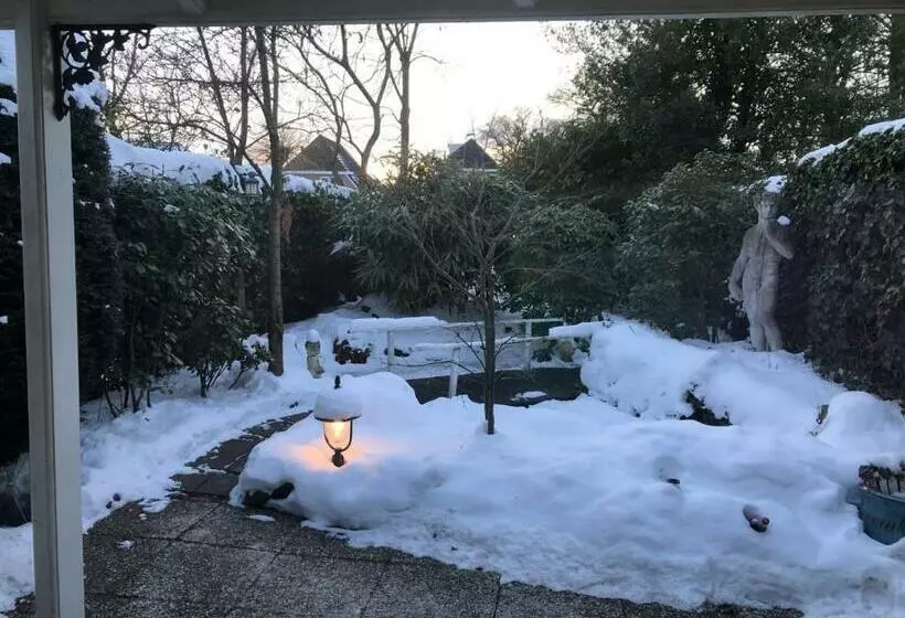 تختخواب و صبحانه Logies Het Tuinhuisje