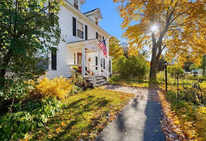 ベッドアンドブレックファースト Launchpoint Lodge: Entire