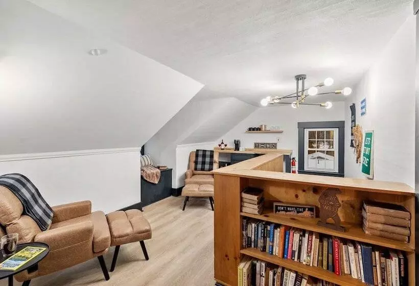 ベッドアンドブレックファースト Launchpoint Lodge: Entire