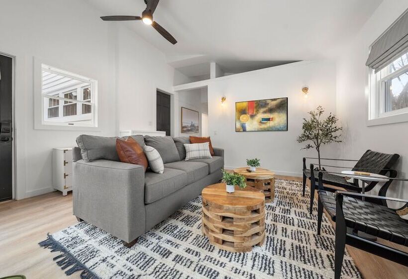 Nocleg ze śniadaniem Launchpoint Lodge: Entire