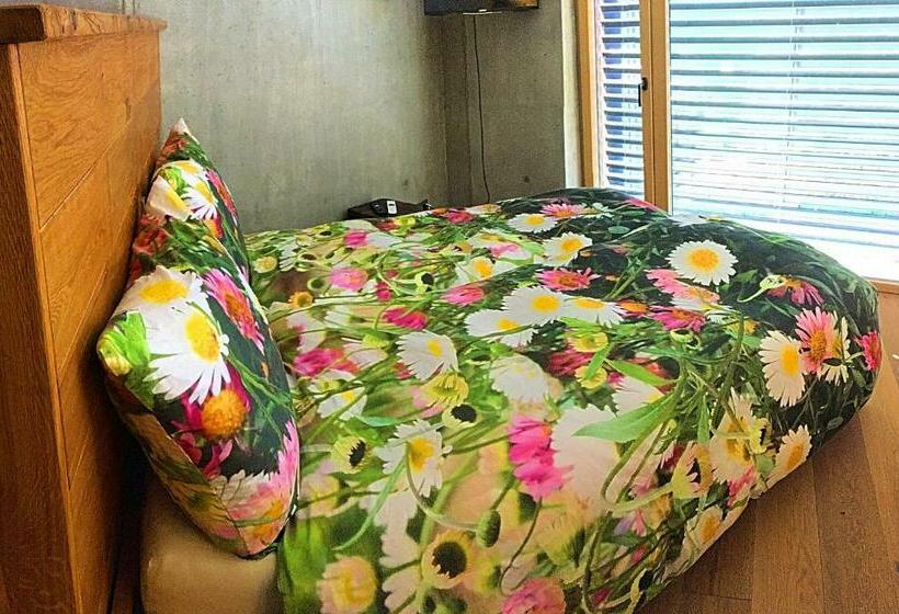 مبيت وإفطار Mountain Chalet Amden