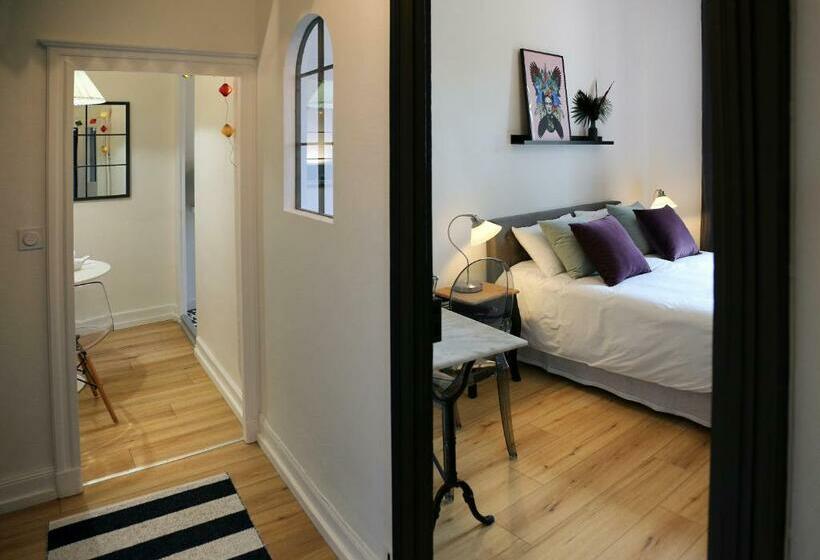 פנסיון Troisième Droite