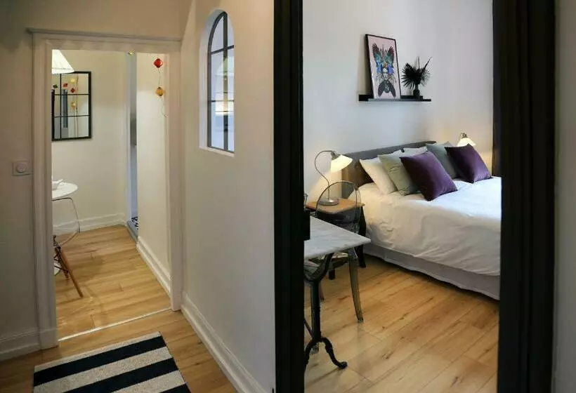 Majatalo Troisième Droite