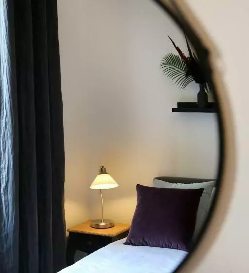 Majatalo Troisième Droite