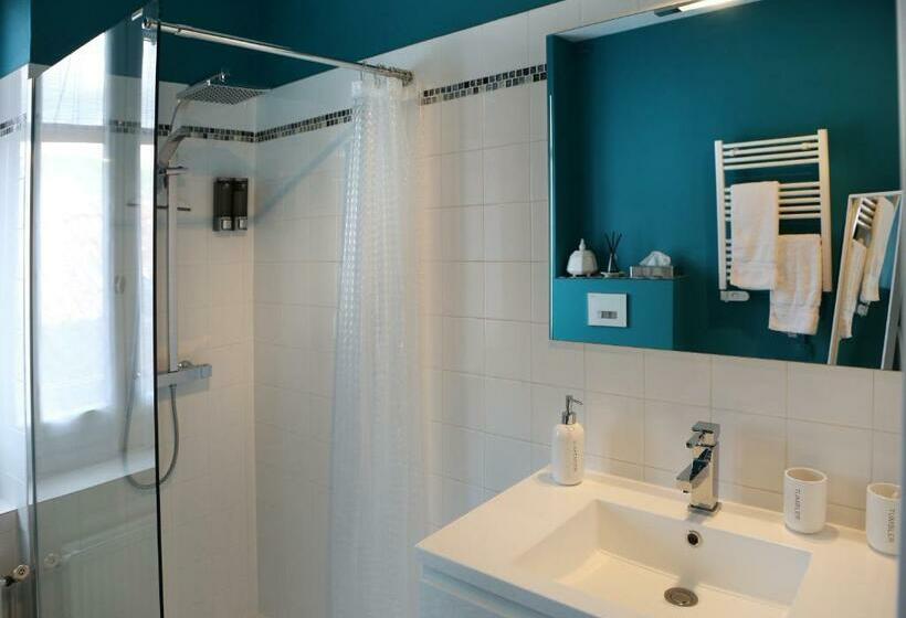 פנסיון Troisième Droite