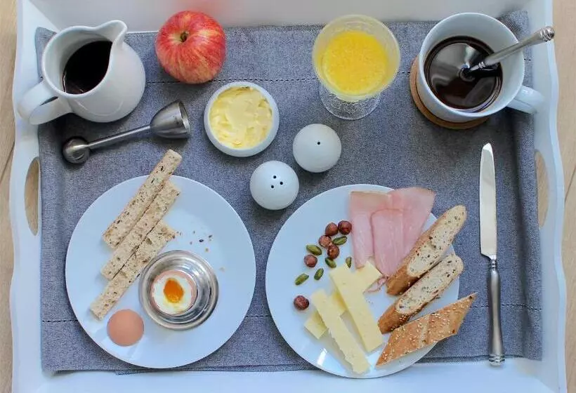 Majatalo Troisième Droite