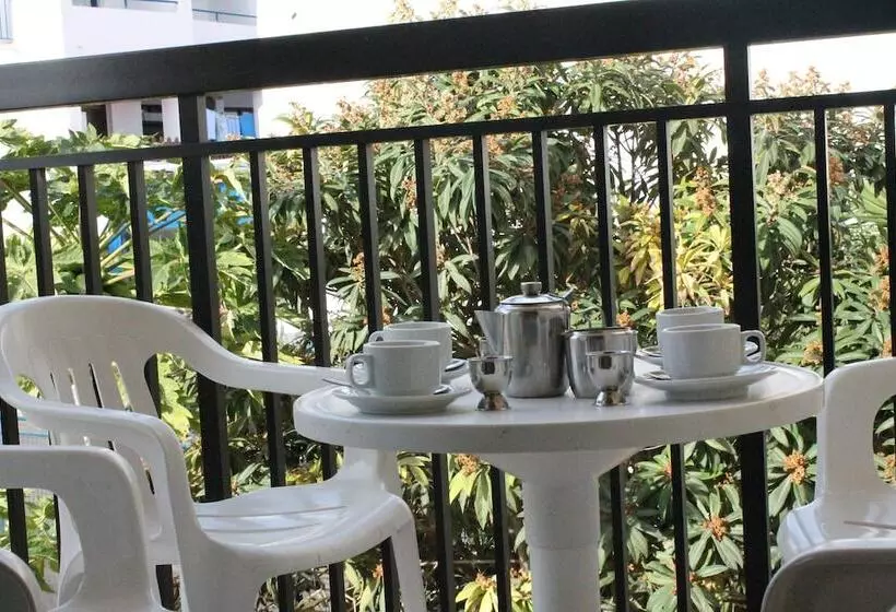 A Maos Hotel Apartments