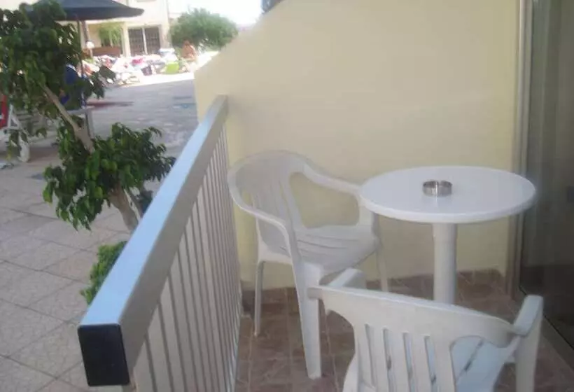 A Maos Hotel Apartments