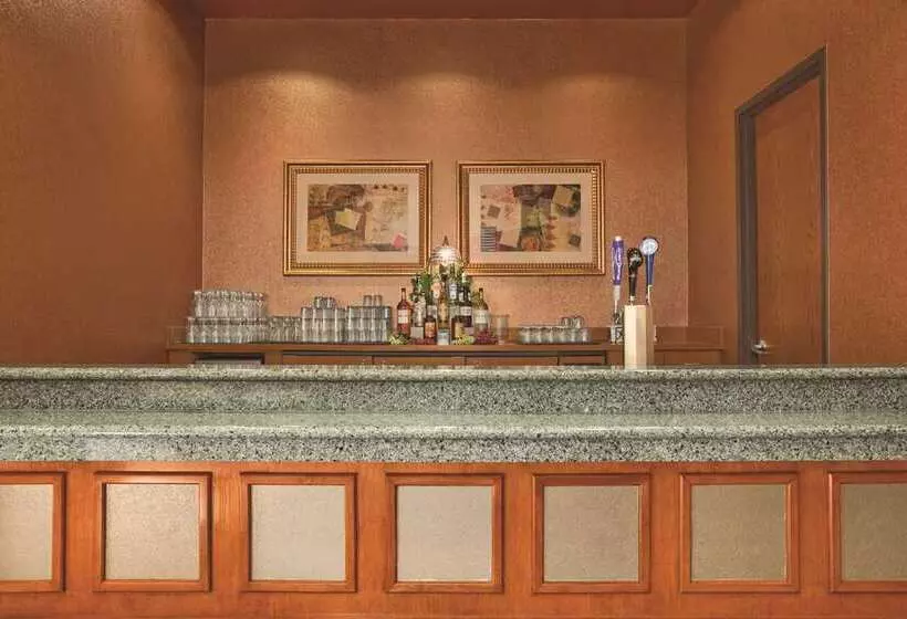 فندق Embassy Suites By Hilton At Hot Springs Convention Center