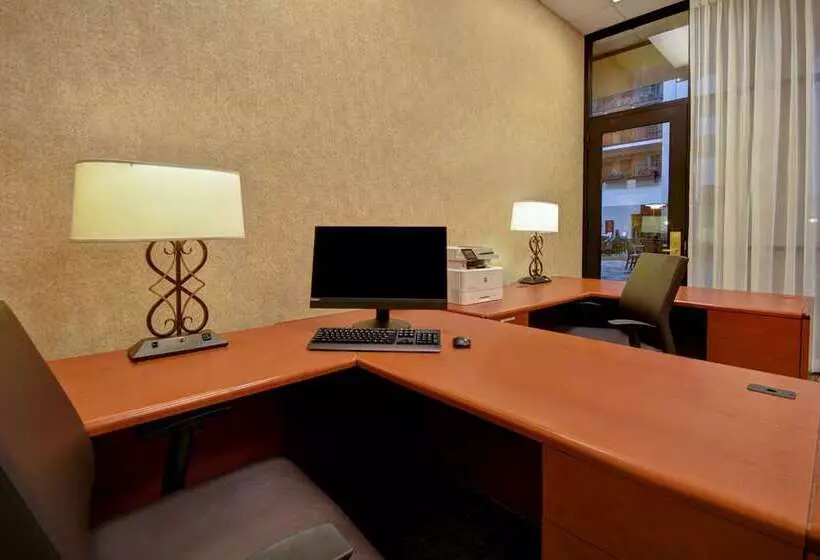 فندق Embassy Suites By Hilton At Hot Springs Convention Center
