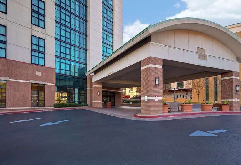בית מלון כפרי Embassy Suites By Hilton At Hot Springs Convention Center