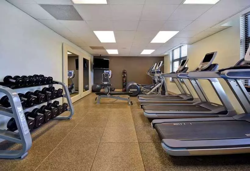 فندق Embassy Suites By Hilton At Hot Springs Convention Center