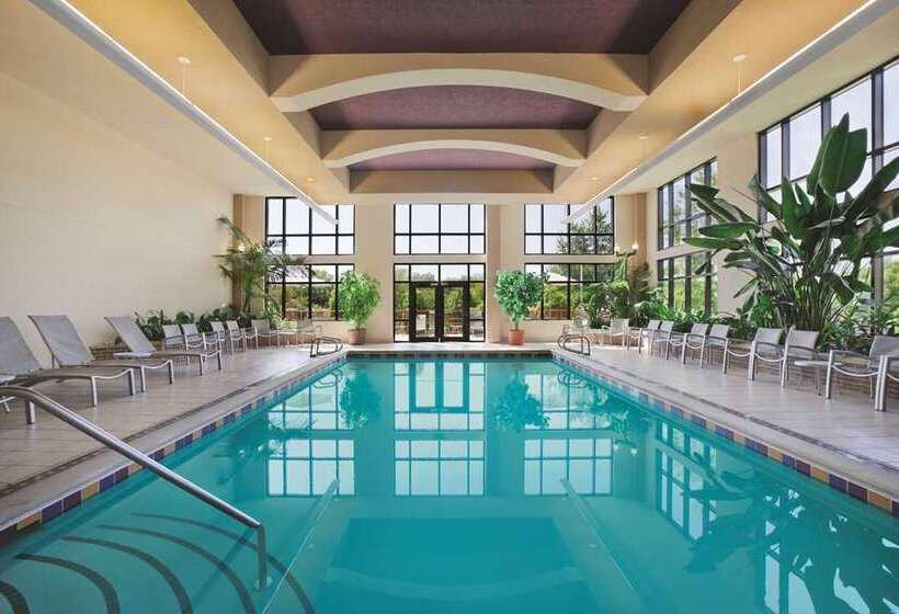 בית מלון כפרי Embassy Suites By Hilton At Hot Springs Convention Center