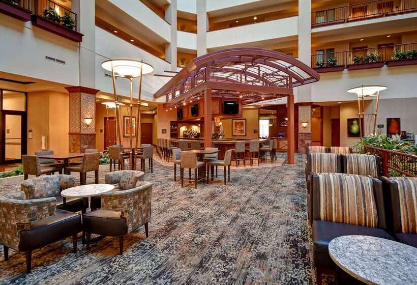 בית מלון כפרי Embassy Suites By Hilton At Hot Springs Convention Center
