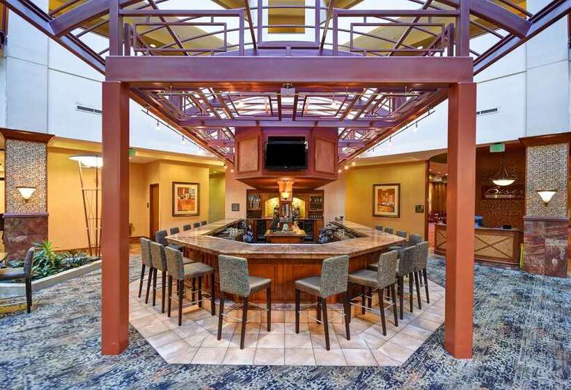 בית מלון כפרי Embassy Suites By Hilton At Hot Springs Convention Center