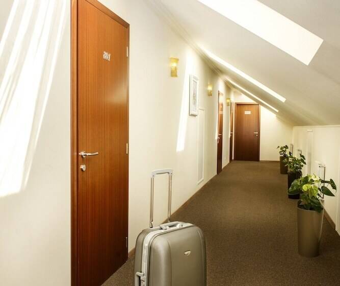 Greguar Hotel By Uhm