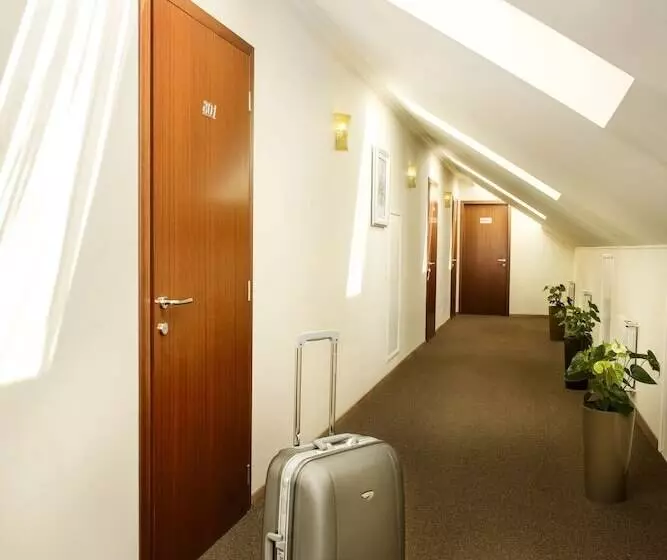 Greguar Hotel By Uhm