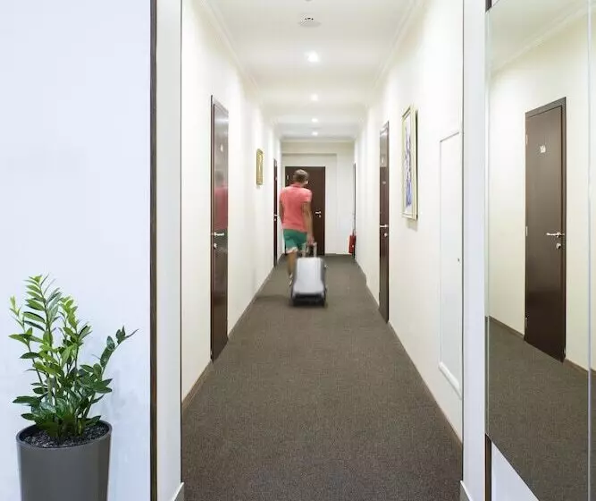 Greguar Hotel By Uhm