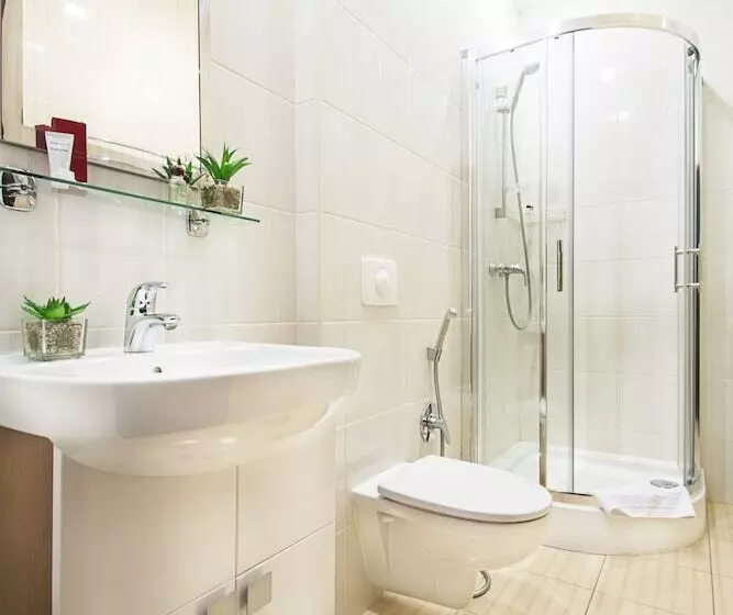 Greguar Hotel By Uhm