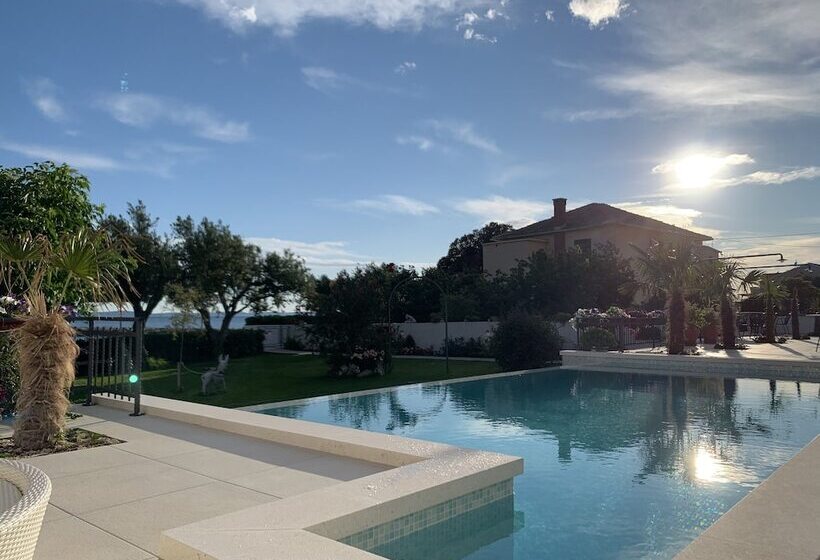 فندق فئة نجمة واحدة Villa Pitomcia