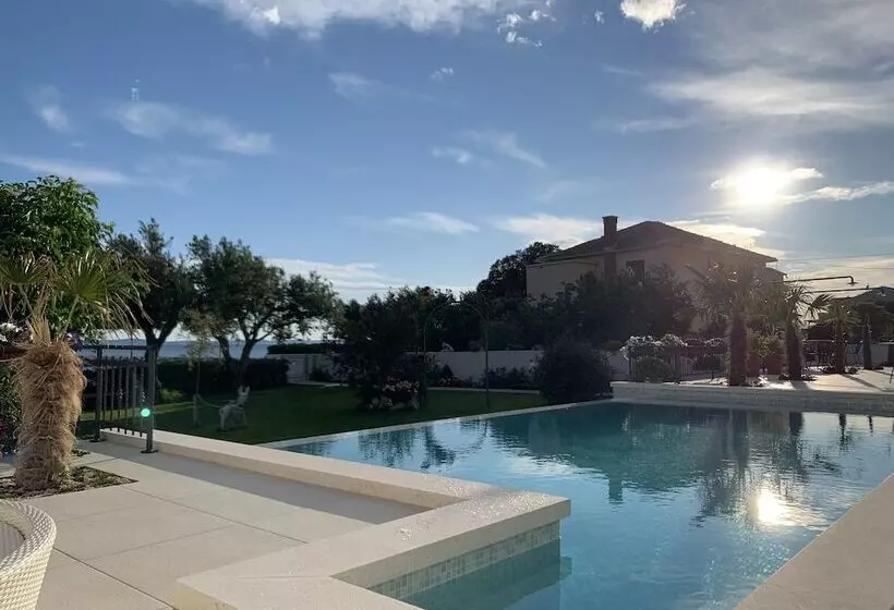 فندق فئة نجمة واحدة Villa Pitomcia