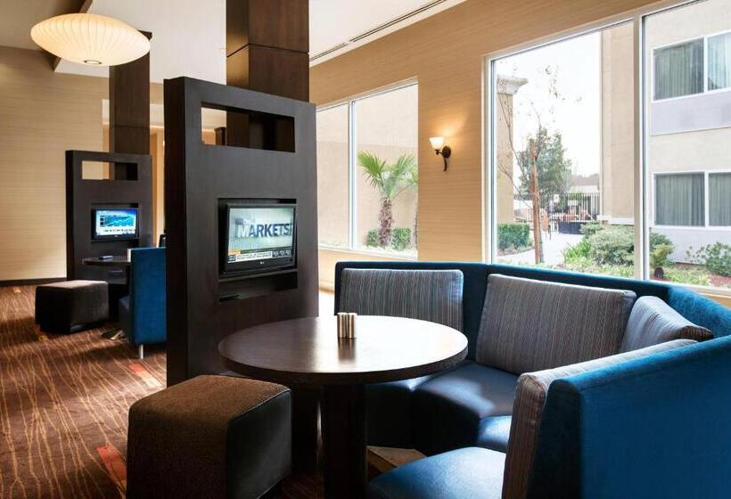 בית מלון כפרי Courtyard By Marriott Sacramento Cal Expo