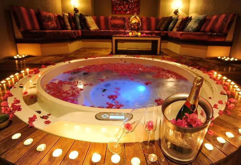 Cratos Premium Hotel Casino & Spa