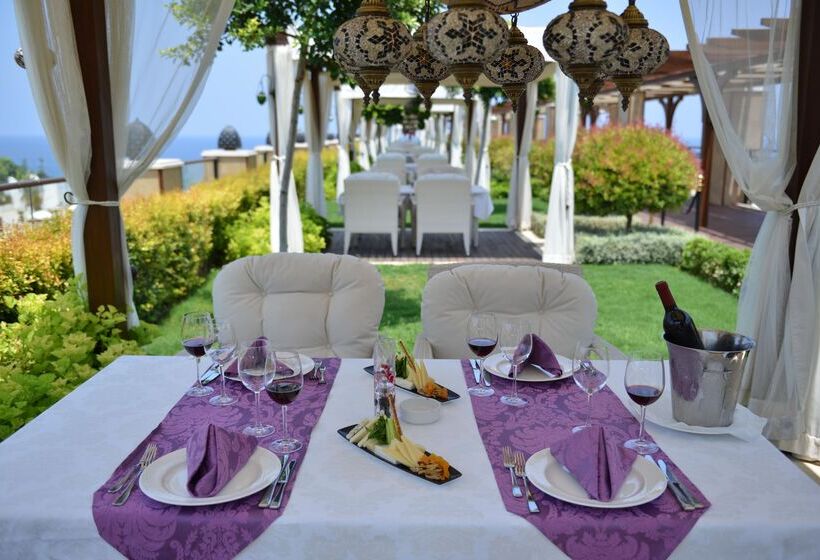 Cratos Premium Hotel Casino & Spa