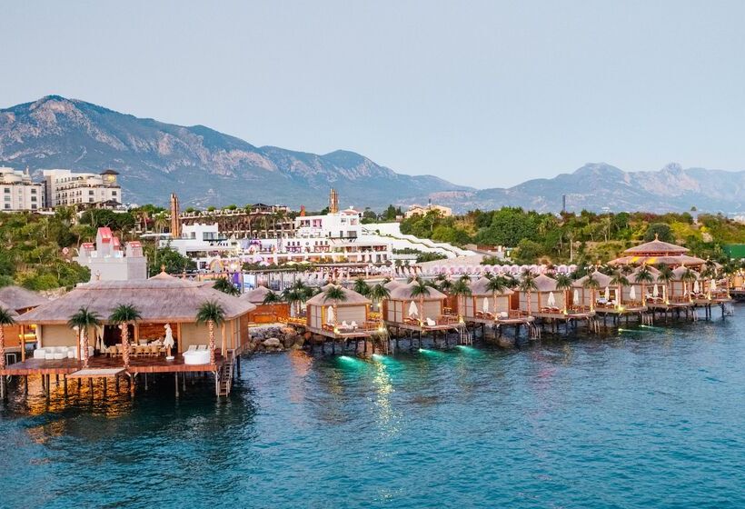 Cratos Premium Hotel Casino & Spa