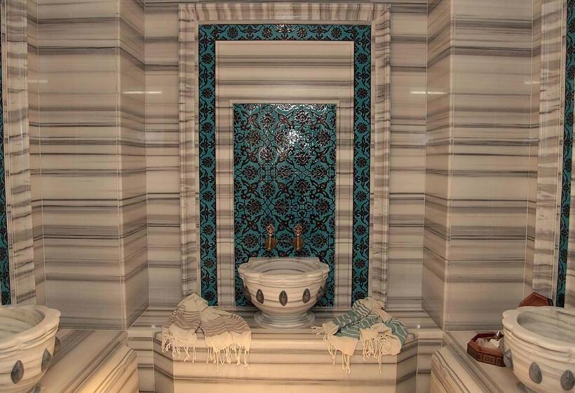 Cratos Premium Hotel Casino & Spa