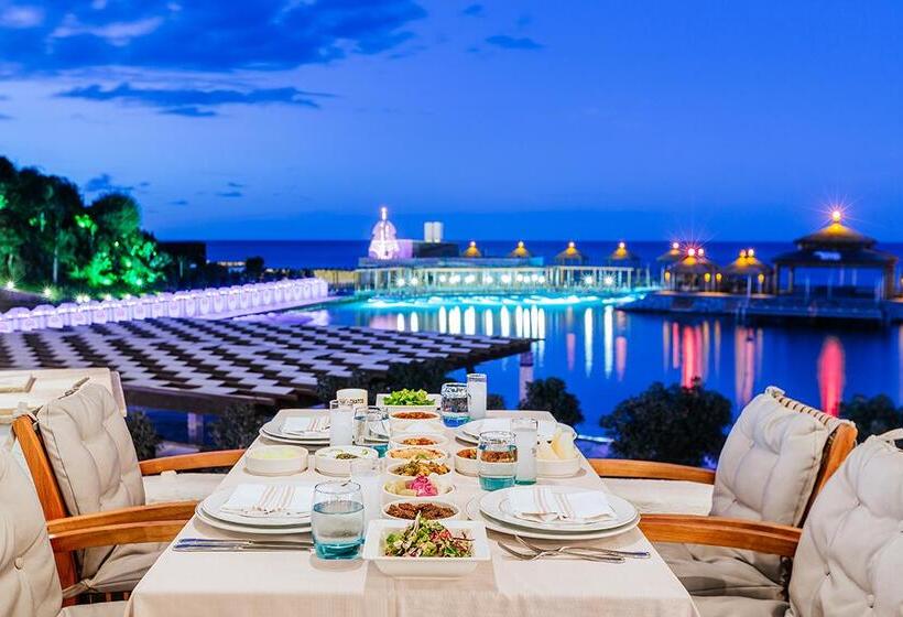 Cratos Premium Hotel Casino & Spa