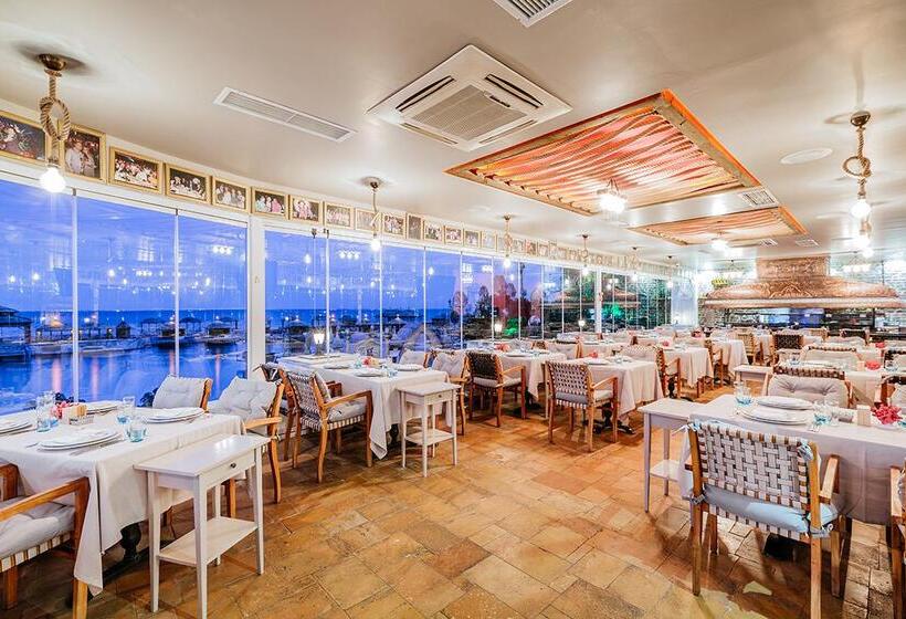 Cratos Premium Hotel Casino & Spa