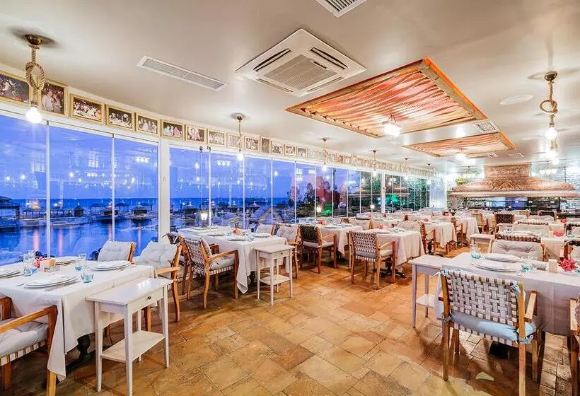 Cratos Premium Hotel Casino & Spa