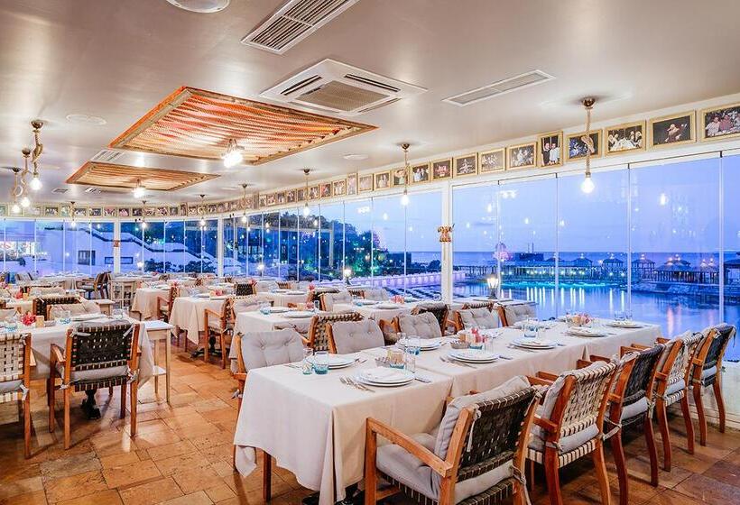 Cratos Premium Hotel Casino & Spa