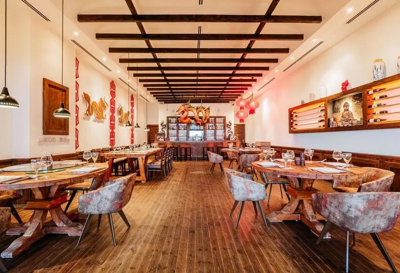 Cratos Premium Hotel Casino & Spa