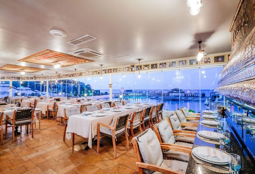 Cratos Premium Hotel Casino & Spa