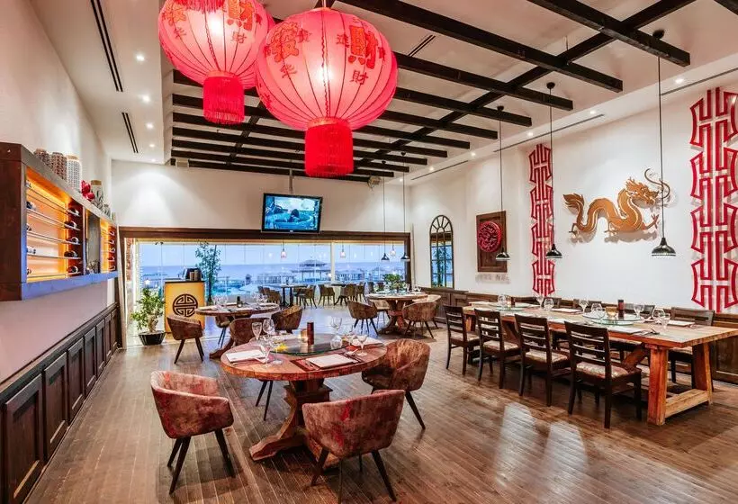 Cratos Premium Hotel Casino & Spa