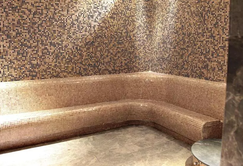 Cratos Premium Hotel Casino & Spa